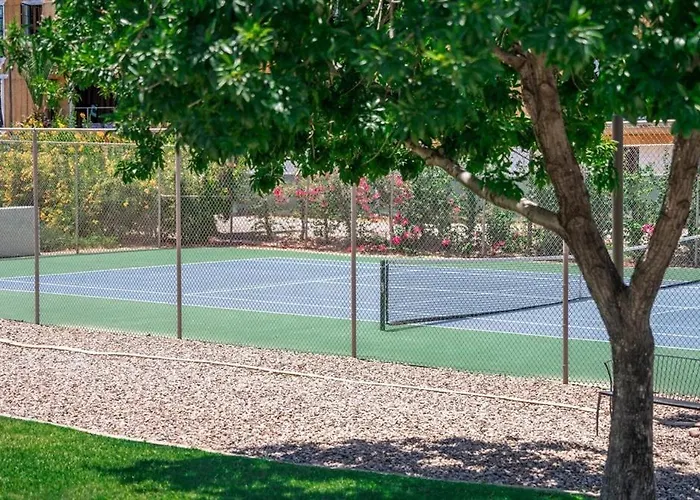 134 Fully Furnished, Amenities Galore Apartment Scottsdale