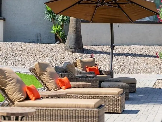 134 Fully Furnished, Amenities Galore Apartment Scottsdale