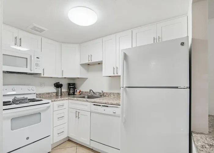134 Fully Furnished, Amenities Galore Apartment *